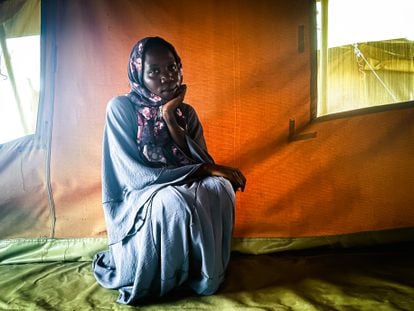 Nosemba Walaldin, de 23 años, en el centro de tránsito de refugiados de Renk (Sudán del Sur) en noviembre de 2023.