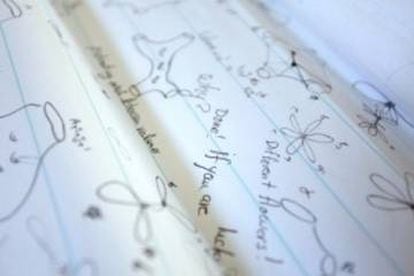 Una página con notas de Maryam con dibujos de superfícies con borde.