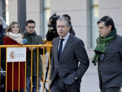 Francisco Granados y su abogado, Javier Vasallo, a su llegada a la Audiencia Nacional.