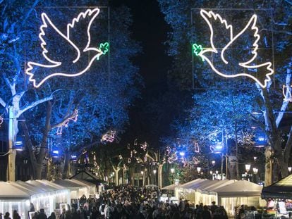 Dos palomas de la paz recuerdan a las v&iacute;ctimas del atentado de Barcelona