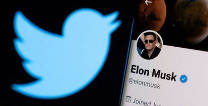 Cuenta de Twitter de Elon Musk, junto al logo de la red social.
