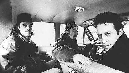 Morphine, en 1997. A la derecha, Mark Sandman; Dana Colley, al volante, y Billy Conway.