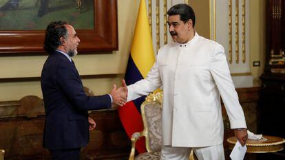 El presidente Nicolás Maduro recibe al nuevo embajador colombiano en Venezuela, Armando Benedetti.