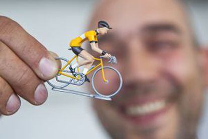 Una Flandrien, miniatura ciclista de aluzinc, aluminio y zinc. 