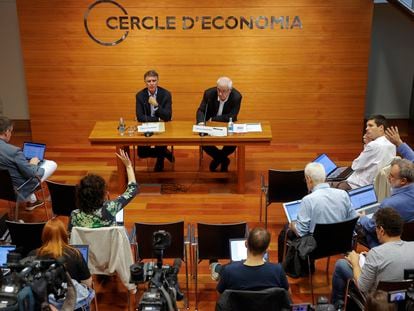 El presidente del Cercle d'Economia, Jaume Guardiola, y el director general, Miquel Nadal (d), durante una rueda de prensa el pasado 23 de octubre.