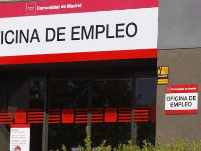 Vista de la entrada de una oficina de empleo en Madrid.