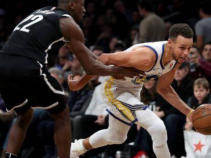 Stephen Curry, en un partido entre los Warriors y los Nets.