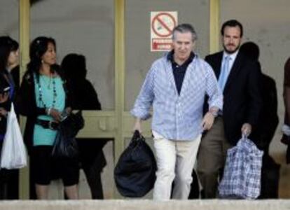 El expresidente de Caja Madrid Miguel Blesa, a su salida de la prisión madrileña de Soto del Real.