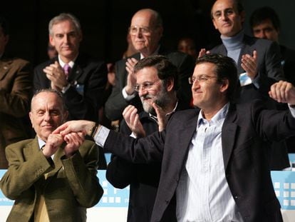Desde la izquierda, Manuel Fraga, Mariano Rajoy y Alberto Núñez Feijóo, el día de su elección como presidente del PP gallego en 2006.