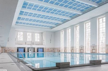La piscina Schwimmhalle Finckensteinallee rehabilitada por un estudio de arquitectura alemán.