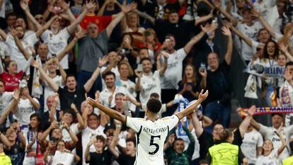 Jude Bellingham celebra un gol en el partido del Real Madrid contra el Unión Berlín, en el Santiago Bernabéu.