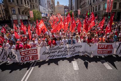 Los secretarios generales de UGT, Pepe Álvarez, y de CCOO, Unai Sordo, encabezan la manifestación en Madrid para celebrar el Día Internacional del Trabajador.