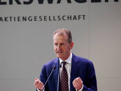 Herbert Diess, presidente del grupo Volkswagen, hace dos semanas en la planta de Seat en Martorell.
