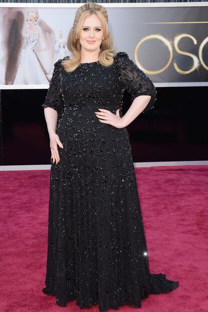 Para recoger un Oscar hay que su sufrir: Adele sabía que tenía las de ganar con su tema para Skyfall. Quizá por ese motivo decidió que merecía la pena soportar los 15 kg que pesaba su vestido de Jenny Packham.