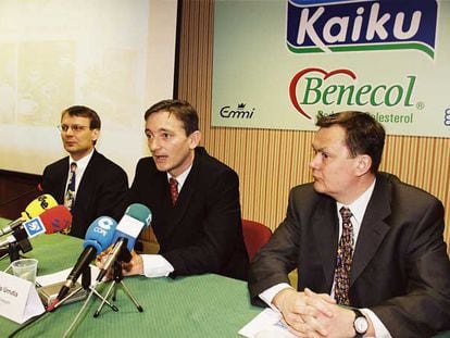 En el centro de la imagen Eduardo Urrutia, consejero delegado del grupo Kaiku.