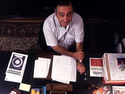 Nicolás Redondo, en su despacho de la sede de UGT, en una foto de archivo de 1989.