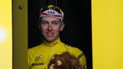 Tadej Pogacar, con el maillot amarillo este jueves en Longwy.