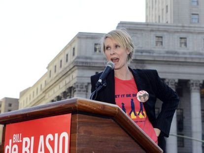 Cynthia Nixon haciendo campa&ntilde;a por De Blasio en Nueva York.