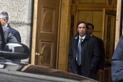 El ministro de Economía argentino, Hernán Lorenzino, sale del Tribunal de Apelaciones del Segundo Circuito en Nueva York, el pasado 27 de febrero, después de una audiencia sobre la deuda del país a fondos de inversión. EFE/Archivo