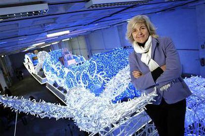 Delia Piccirilli, junto a una de las carrozas de la cabalgata de Reyes de este año.