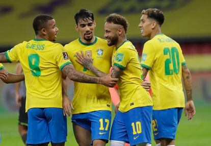 La selección de Brasil, durante el último partido de eliminatorias mundialistas frente a Ecuador.