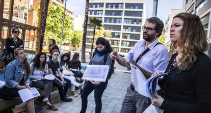 Paseo por el 22@ de Poblenou con los alumnos de la ETSAB.