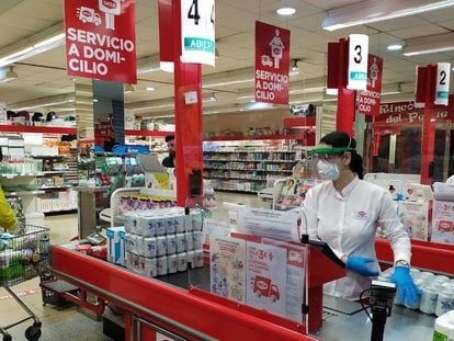 Los supermercados ingresaron 3.100 millones de más en 2020 por la pandemia
