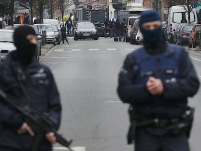 Plicías al barri de Molenbeek, aquest divendres.