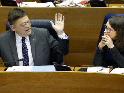 El presidente de la Generalit, Ximo Puig, y la vicepresidenta, Mònica Oltra, hoy, en la Cortes Valencianas.