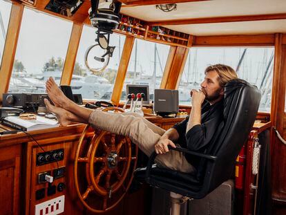 El director de cine sueco Ruben Östlund posa en un barco en el puerto deportivo de Palma de Mallorca, en octubre.