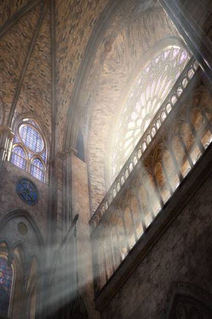 Imagen de la reconstrucción de Nôtre Dame del videojuego 'Assassin's creed unity', donde pueden apreciarse las vidrieras de la catedral.