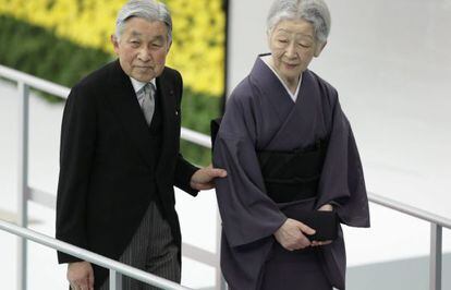 L'emperador Akihito i l'emperadriu Michiko, avui a Tòquio.