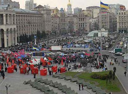Seguidores del primer ministro Yanukóvich se manifiestan en la la Plaza de la Independencia de Kiev.