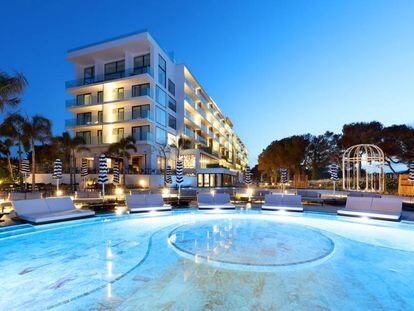 Piscina del Hotel BLESS Ibiza, en una imagen facilitada por Azora. 