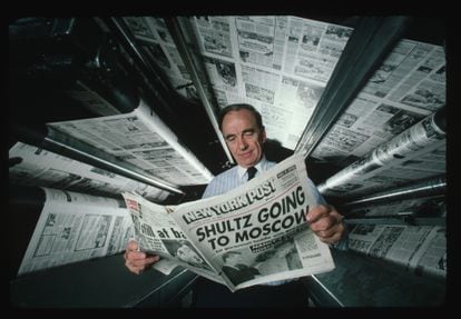 Rupert Murdoch, on the printing press of the 'New York Post', in October 1985. 