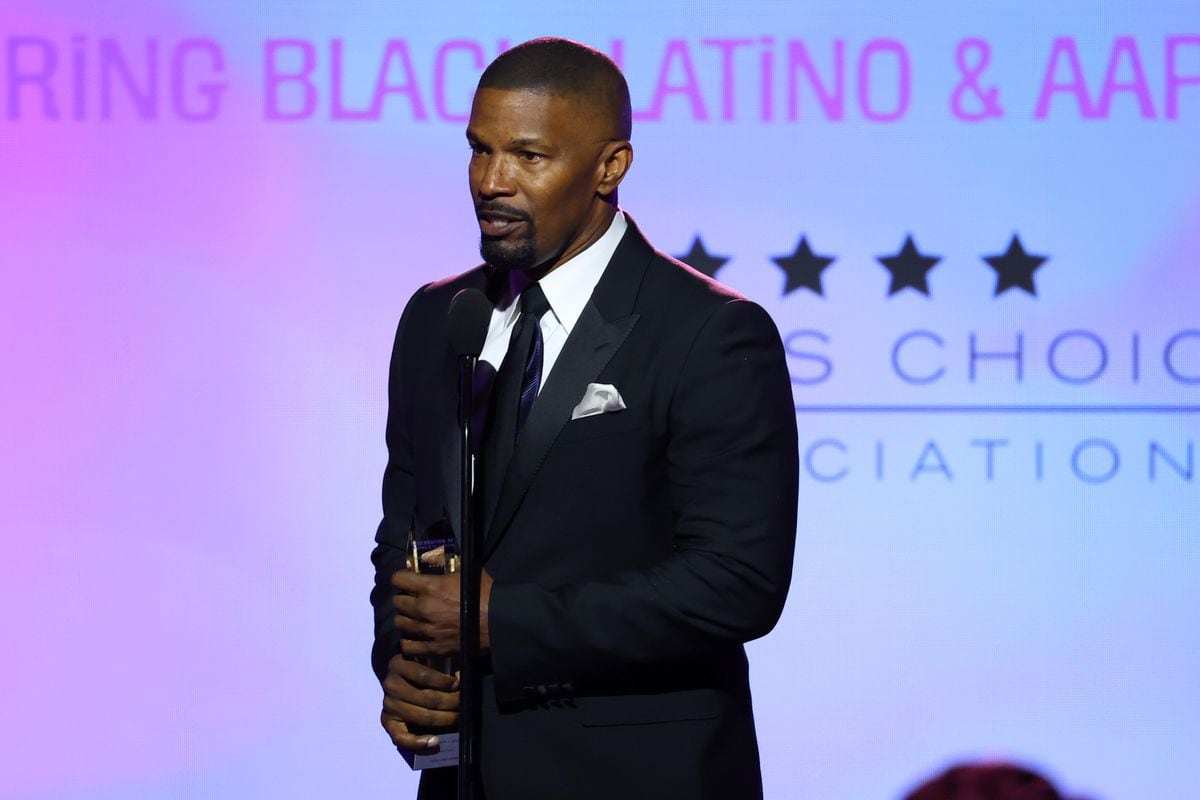 Jamie Foxx is emotional in his first public appearance after being hospitalized eight months ago: “I couldn’t walk”