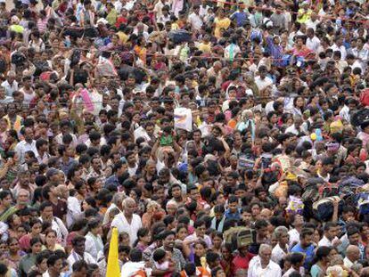 Una multitud assiteix a un festival hindú, el juliol passat a Rajahmundry.