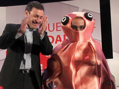 Tomás Gómez y Carlos Carpio como pulpo en el arranque de la campaña electoral de las autonómicas de 2011.