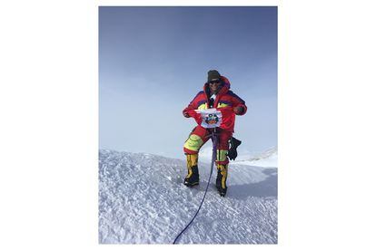 En 2015 Vázquez-Lavado subió el Macizo Vinson, la montaña más alta de la Antártida a 4.892 metros sobre el nivel del mar.