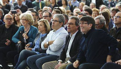 De derecha a izquierda, Carles Puigdemont, Artur Mas, Francesc Homs, Joana Ortega e Irene Rigau.