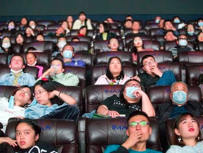 Espectadores en una sala de cine en Taiyuan (China), en octubre.