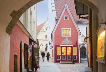 Pasaje de la ciudad vieja de Tallin.