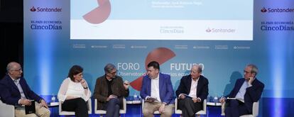 José Antonio Vega (Cinco Días), Mercedes Ayuso (Universidad de Barcelona), José Antonio Herce (Afi), Santiago Carbó (CUNE y Funcas), Fernando Fernández (IE Business School) y Francisco Pérez (IVIE).
pablo monge