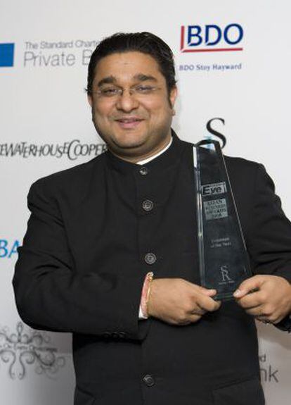 Angad Paul tras recibir un premio en el estadio de Wembley (Londres).