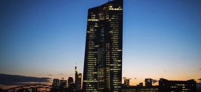 La sede del Banco Central Europeo (BCE) al atardecer, en Fráncfort (Alemania). EFE/Archivo