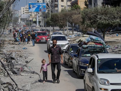 Residentes de Gaza abandonan este viernes el norte de la Franja tras el ultimátum del ejército israelí.