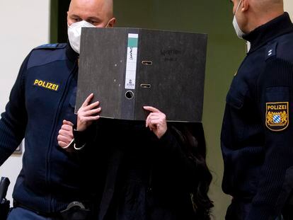 La condenada Jennifer W., a su llegada al tribunal de Múnich, este lunes.