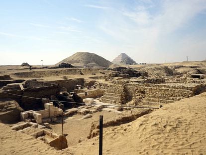 Panorámica de excavaciones en Saqqara.