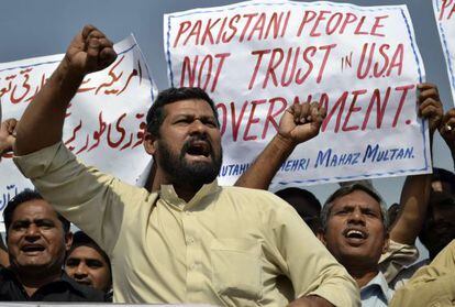 Pakistaníes protestan contra el uso de 'drones' estadounidenses.