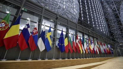 Banderas de los países pertenecientes a la Unión Europea, en Bruselas.